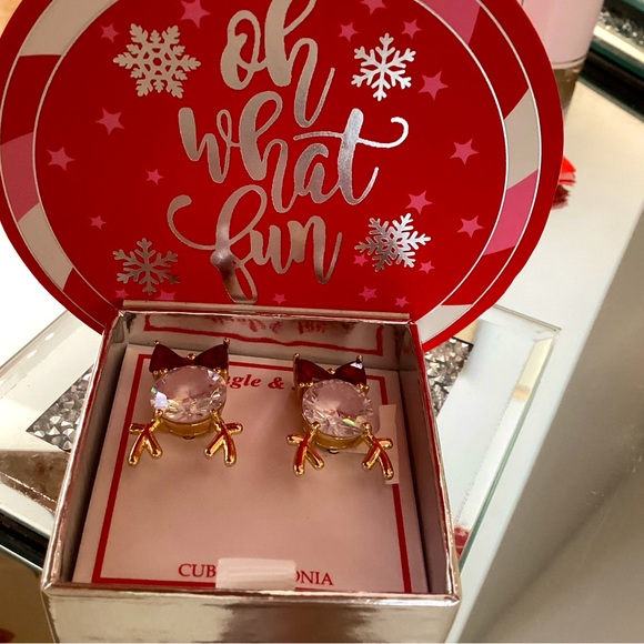 Adorable reindeer earrings in beautiful gift box - Picture 5 of 7